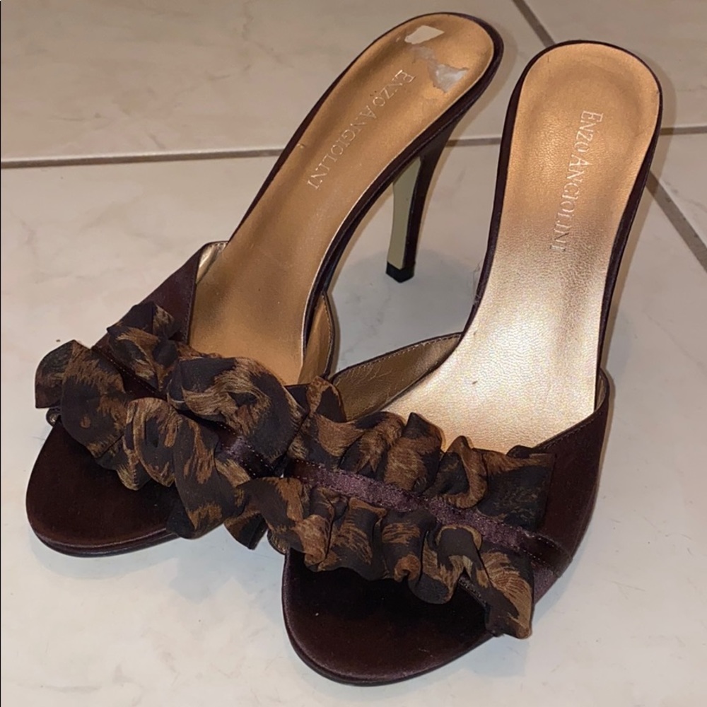 Classy leopard heels - never worn!!